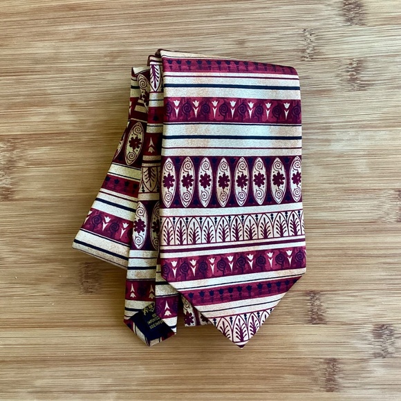 Metropolitan Museum of Art Men's 100% Silk Necktie Designer FLORAL Burgundy Gold - Picture 9 of 9